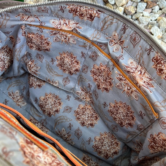 Hobo Leather Shoulder Bag Leather Classic Neutral Chic Everyday Preppy Style - Picture 2 of 11